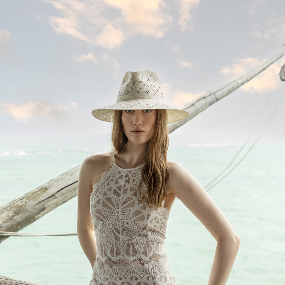 Cappello a Tesa Larga in Intreccio di Carta