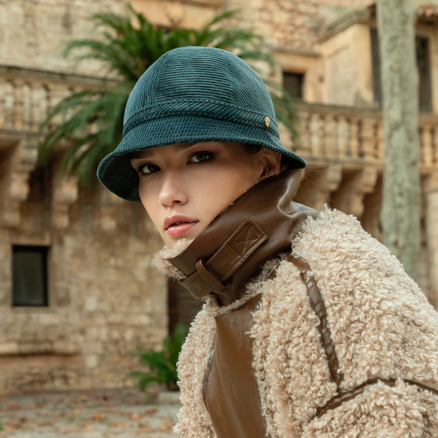 Cappello Cloche in Velluto a Coste