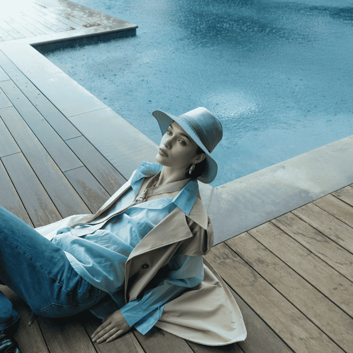 Cappello Drop a Tesa Larga in Tessuto Impermeabile