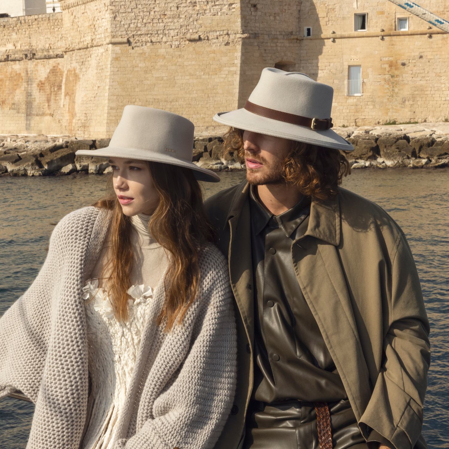 Cappello in Feltro di Lapin Rasato con Cinturino in Pelle