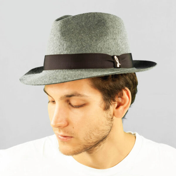 Narrow-wing drop hat in melange rabbit felt and grosgrain hat band
