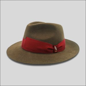 Drop hat with red Grosgrain belt