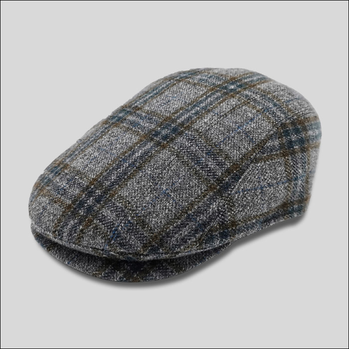 Plain weave flat hat with model Max headband