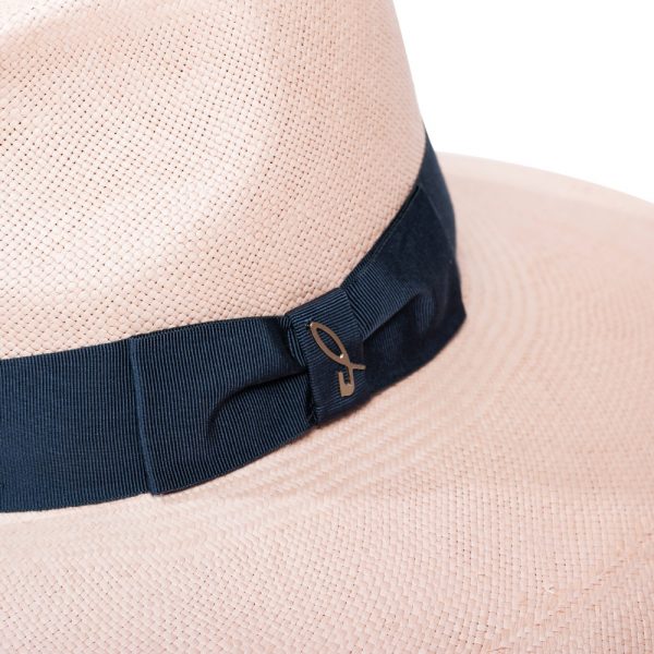 Pink hat belt with Doria 1905 logo